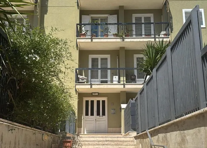 2 A - Marconi House Апартаменты Термини-Имерезе